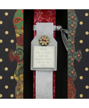 Λαμπάδα κόκκινη με ετικέτα...