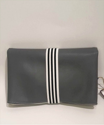 Τσαντάκι δερματίνης clutch πολυμορφικό έξι σχεδίων γκρι με λευκό 30x20x10εκ