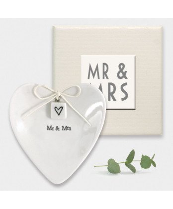 Πιατάκι Απο Λευκή Πορσελάνη Σε Σχήμα Καρδια Για Τα Δαχτυλίδια Mr & Mrs 8,5 εκ.
