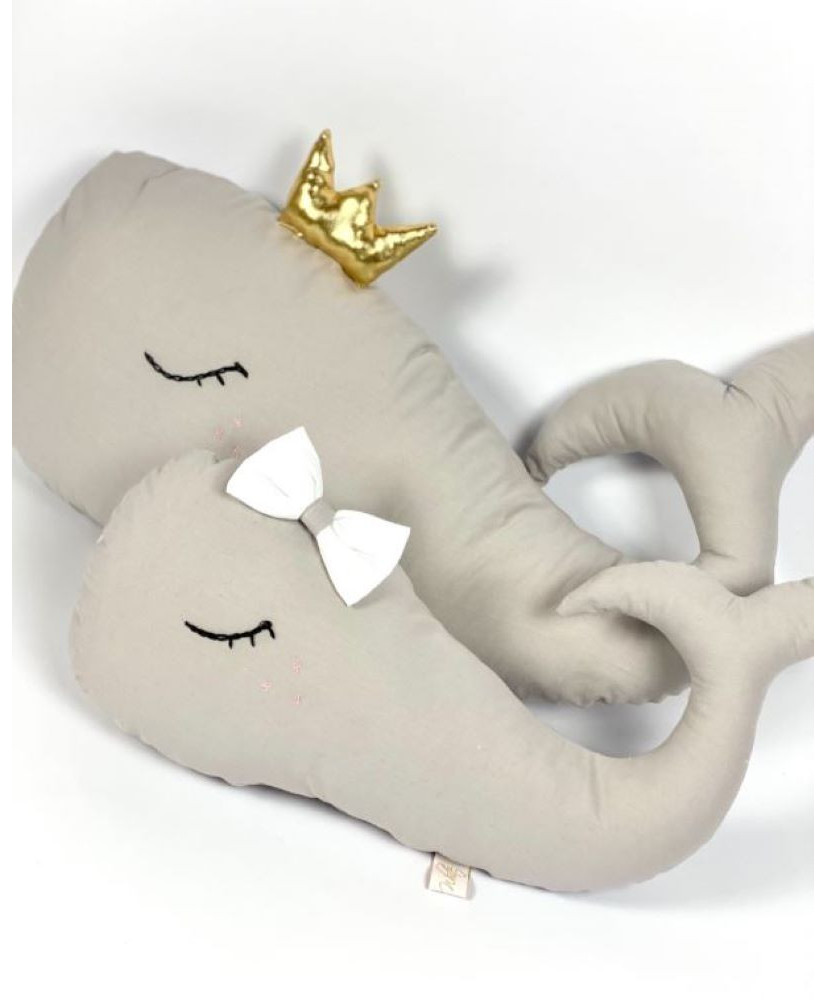 Παιδικό Διακοσμητικό Μαξιλάρι Φαλαινίτσα Γκρι Με Χρυσό Στέμμα