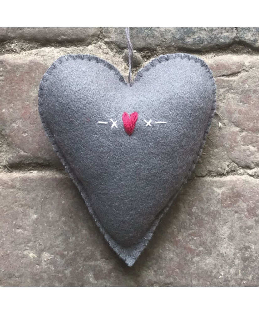 Κρεμαστή Καρδιά Κεντητή Μεγάλη Γκρι Με Καρδιές & Σταυροί