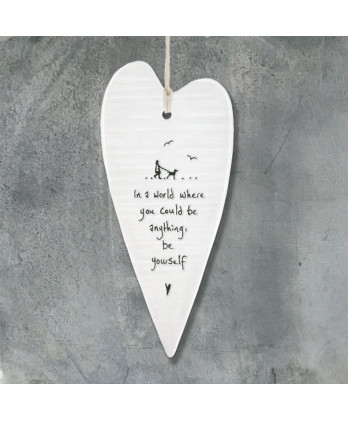 Κρεμαστή Καρδιά Μακριά Από Πορσελάνη In A World