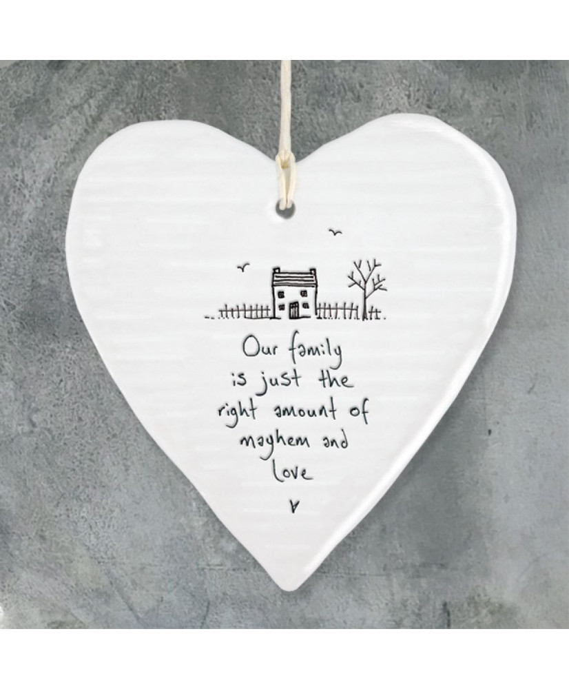 Κρεμαστή Καρδιά Στρογγυλή Από Πορσελάνη Our Family Is Mayhem And Love
