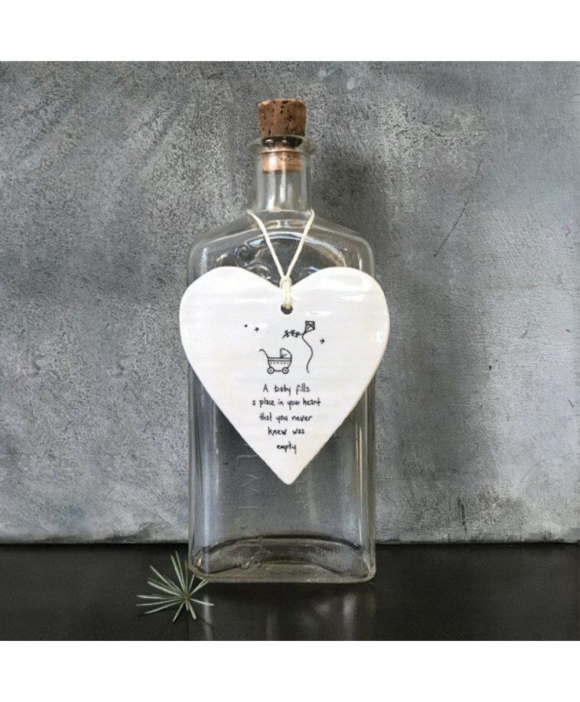 Κρεμαστή Καρδιά Στρογγυλή Από Πορσελάνη A Baby Fills A Place