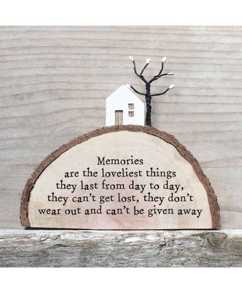 Κορμός Ξύλινος Με Σπίτι Στο Λόφο Και Μήνυμα Memories Are The Loveliest 8,5x9,5εκ
