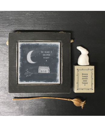 Καδράκι Ξύλινο Κρεμαστό Απο Μαυροπίνακας Με Μήνυμα Glad I swiped right… 10εκ