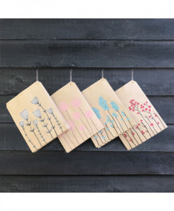 Σακουλάκια Σε Καφέ Χρώμα Με Σχέδιο Ροζ Μαργαρίτες 20,4x27,1x3εκ