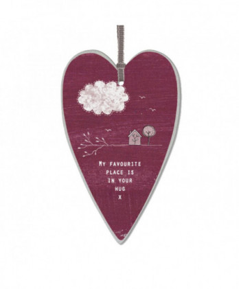 Ετικέτα καρδιά Σε Κόκκινο Χρώμα Με Μήνυμα Favourite place in your hug…