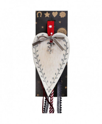 Γούρι Με Καρδιά Και Σκαλισμένο Κλαδί