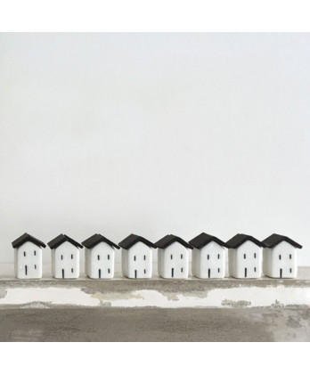 Σπιτάκι πορσελάνη ξύλινη σκεπή 3,5εκ.