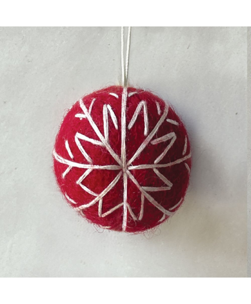 Μπάλα Σε Κόκκινο Χρώμα Με Λευκό Κέντημα Από Φλετ 4εκ