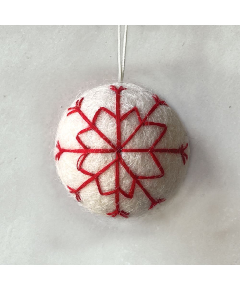 Μπάλα Σε Λευκό Χρώμα Με Κόκκινο Κέντημα Από Φλετ 4εκ