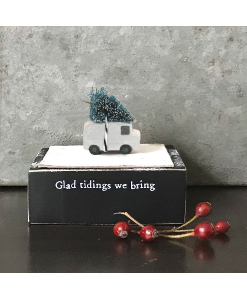 Ξύλινη Βάση Με Φορτηγό Και Έλατο – Glad tidings...8εκ