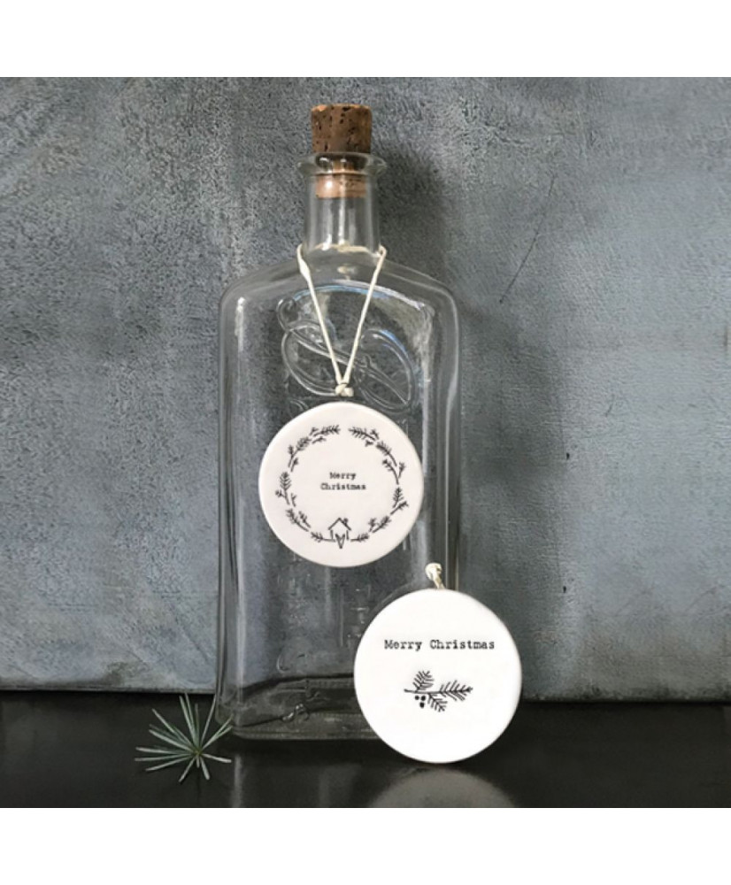 Πορσελάνινη Μπάλα Με Στεφάνι Και Κλαδί – Merry Christmas 5,5εκ